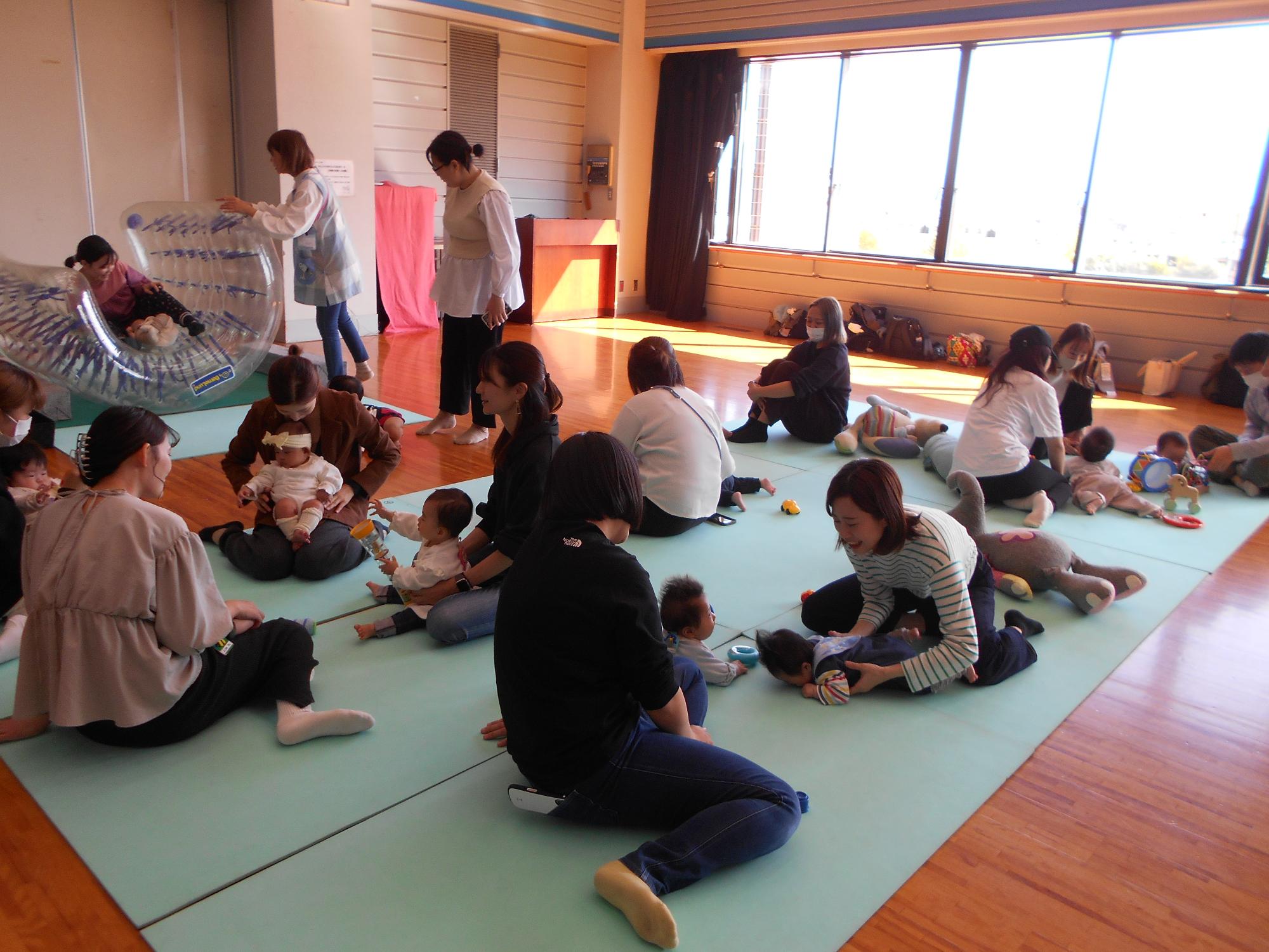 ボーネルンドのおもちゃで遊んでいる様子