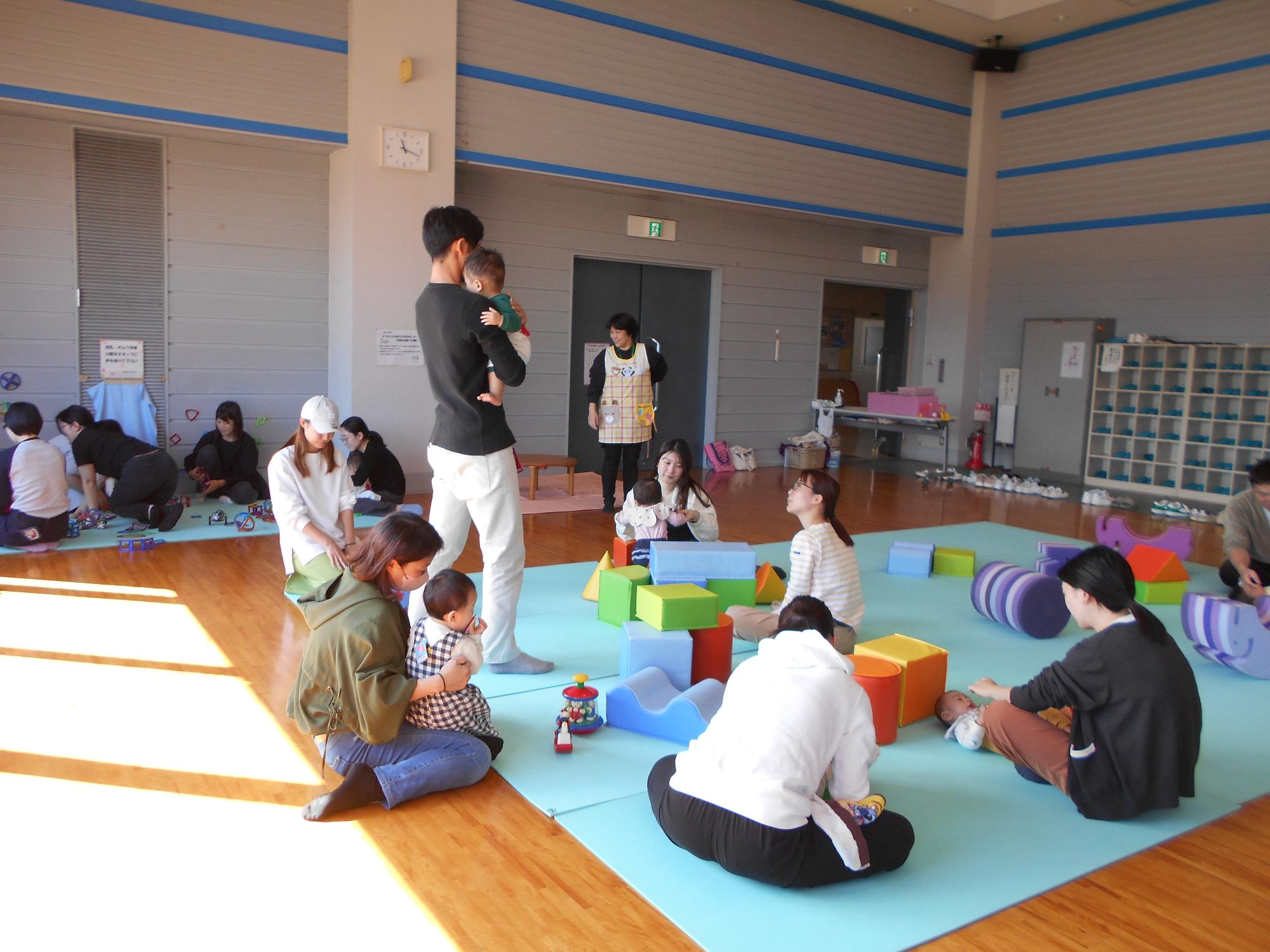 ボーネルンドのおもちゃで遊んでいる様子