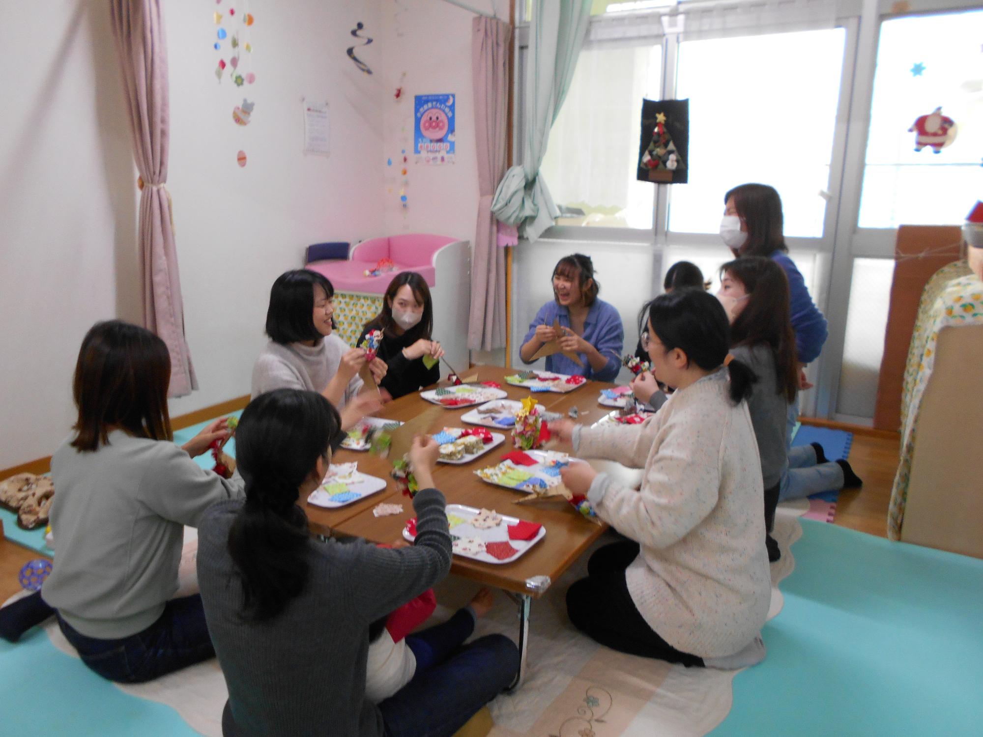 ママが制作をしている様子