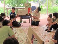 本えらび・お話し会の様子