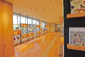 図書館本館エントランス