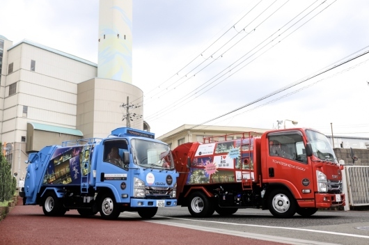 工場夜景ごみ収集車