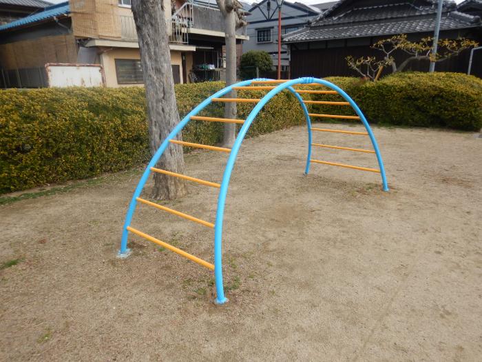 写真：富木公園 修繕後のラダー